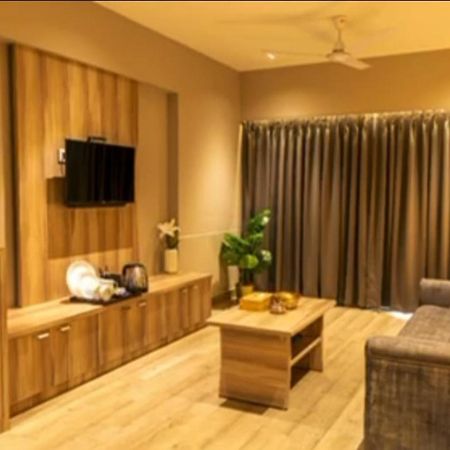 Ashok Deluxe Apartments, Marol Andheri East Мумбаи Экстерьер фото