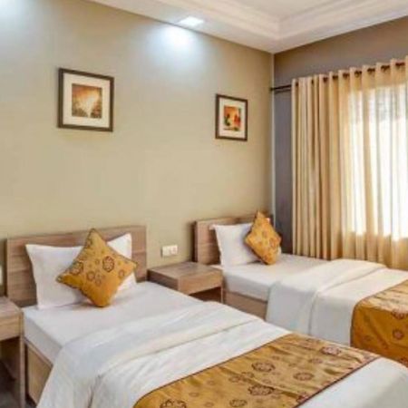 Ashok Deluxe Apartments, Marol Andheri East Мумбаи Экстерьер фото