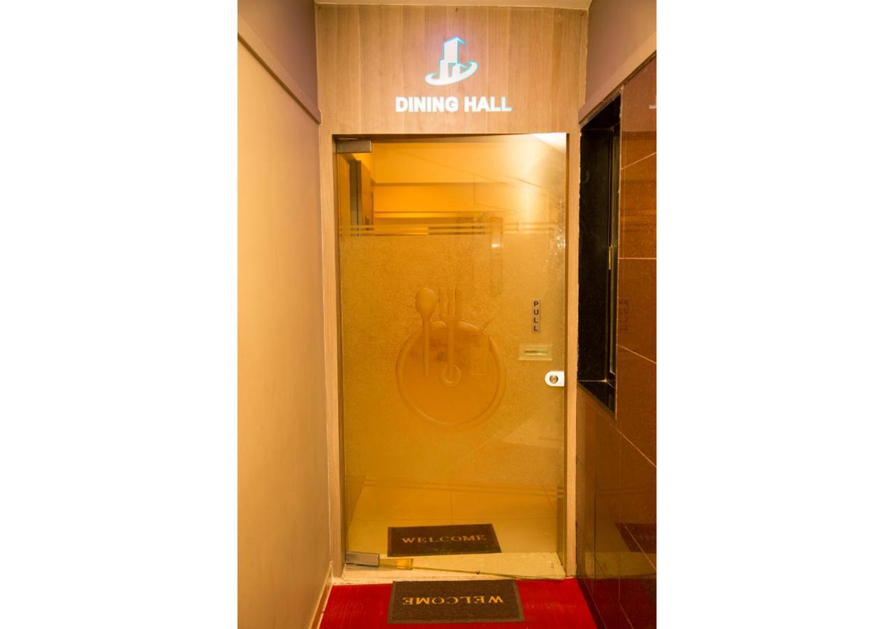 Ashok Deluxe Apartments, Marol Andheri East Мумбаи Экстерьер фото