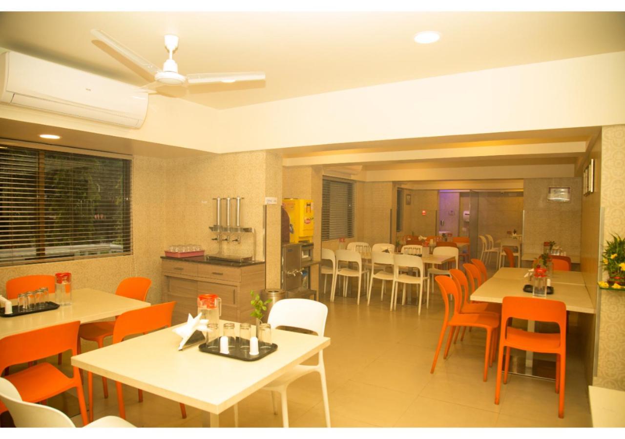 Ashok Deluxe Apartments, Marol Andheri East Мумбаи Экстерьер фото