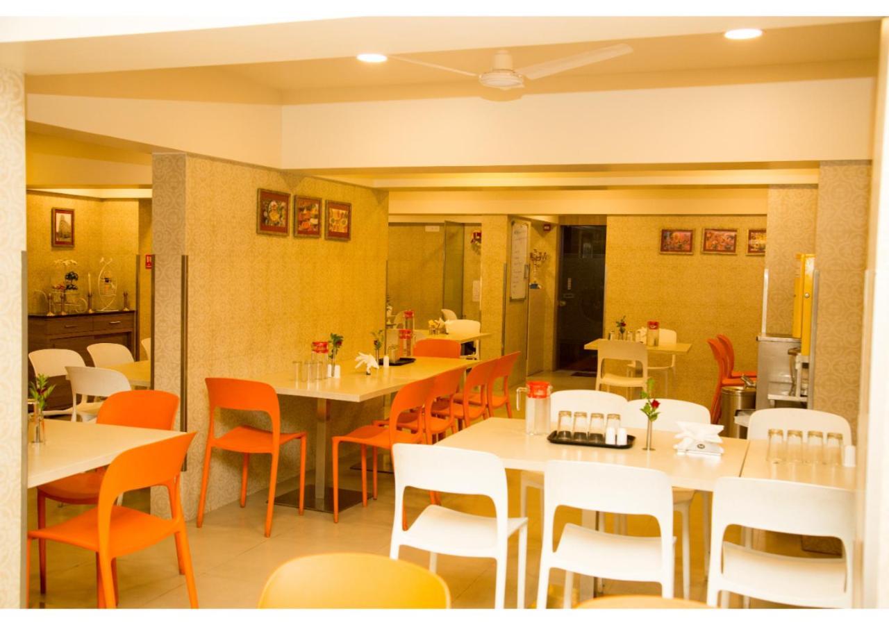 Ashok Deluxe Apartments, Marol Andheri East Мумбаи Экстерьер фото