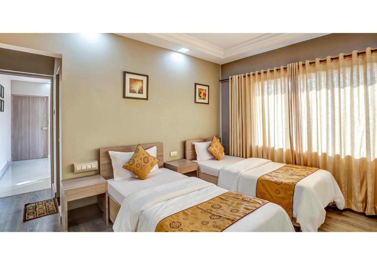 Ashok Deluxe Apartments, Marol Andheri East Мумбаи Экстерьер фото