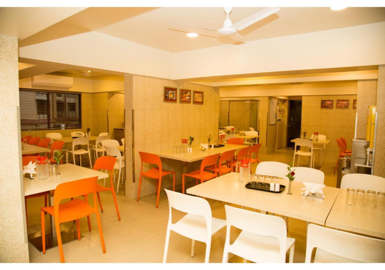 Ashok Deluxe Apartments, Marol Andheri East Мумбаи Экстерьер фото